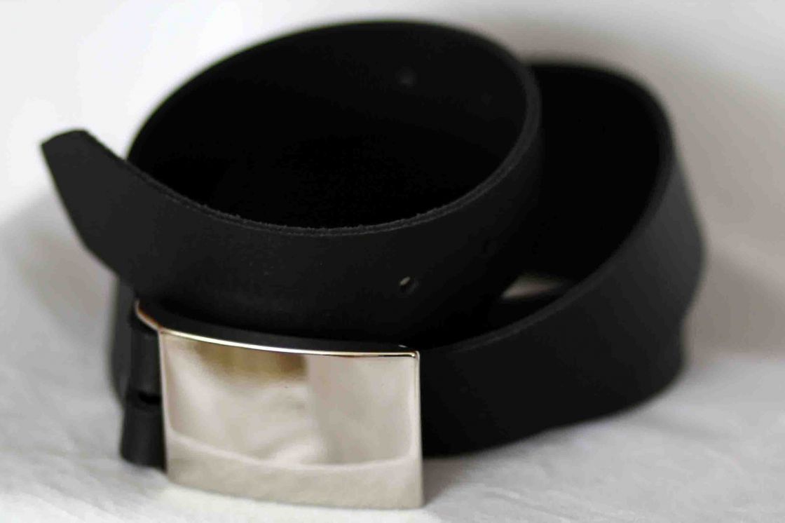Kožený opasok čierny elegantný opasok s prackou 368